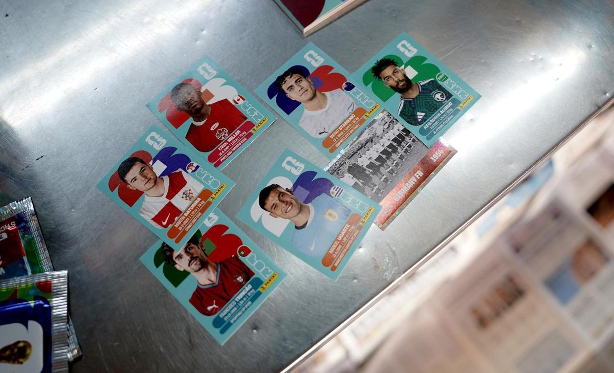 Varios cromos de la colección del Mundial de fútbol de Panini.