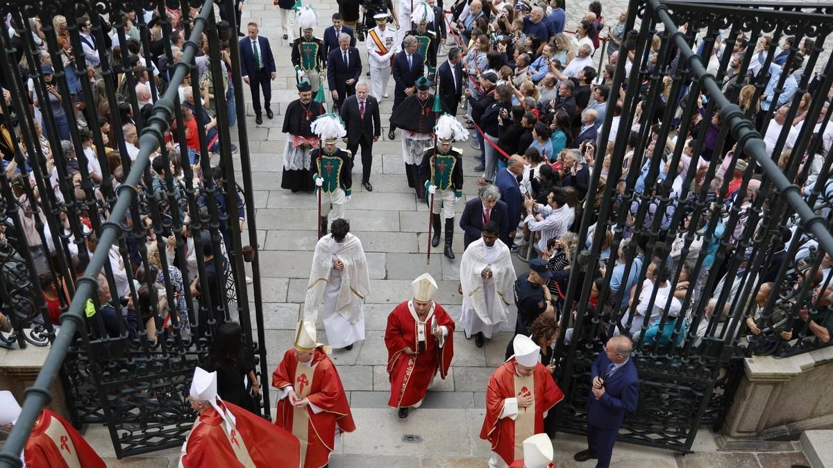 El presidente del Parlamento de Galicia renueva la Ofrenda al Apóstol en Santiago como delegado regio