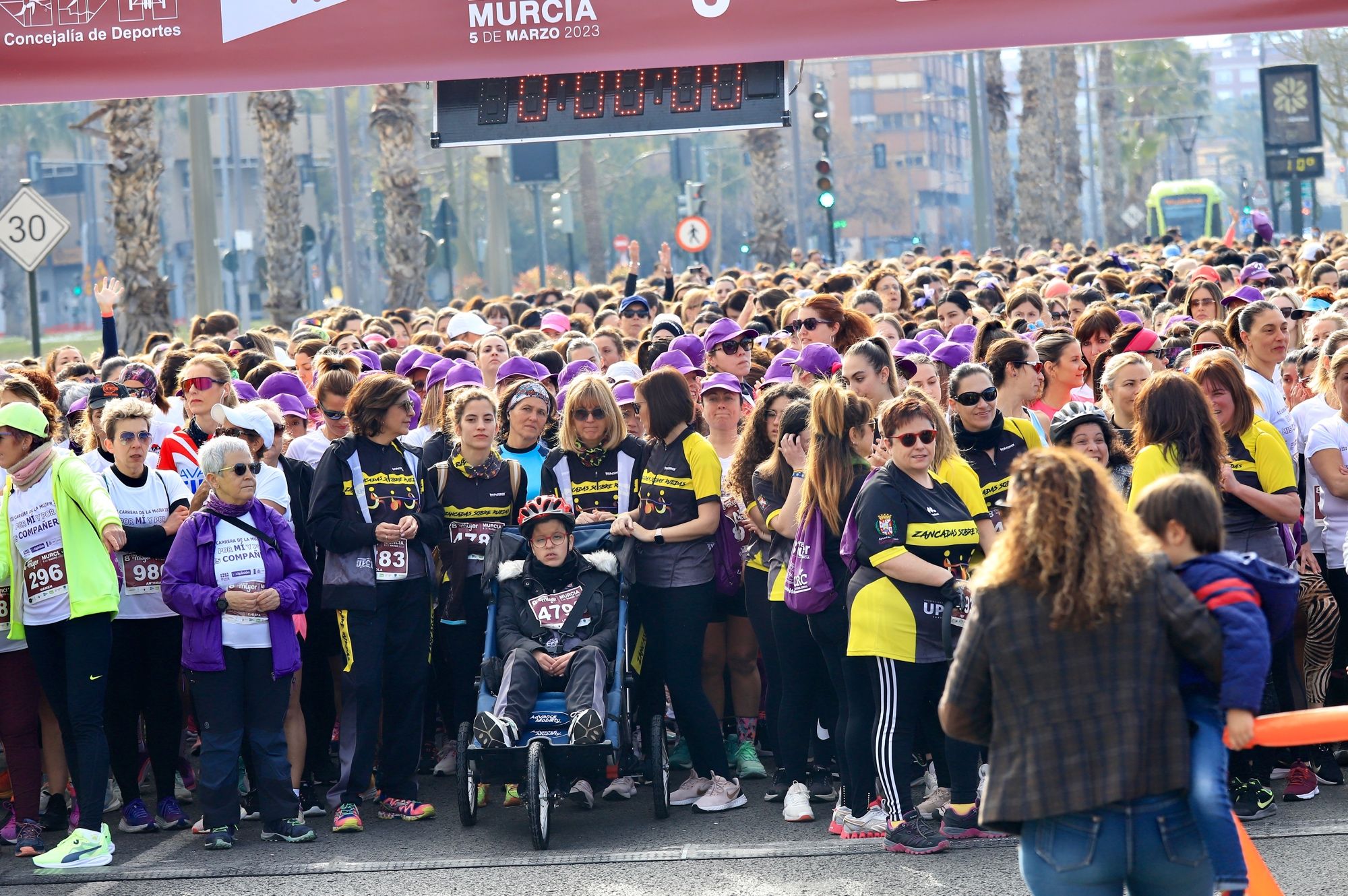 La salida y el recorrido de la Carrera de la Mujer 'inmortalizados' en imágenes