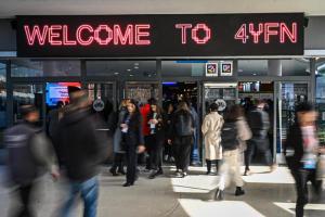 Puerta de acceso al 4YFN 2023, en uno de los pabellones del Mobile World Congress.