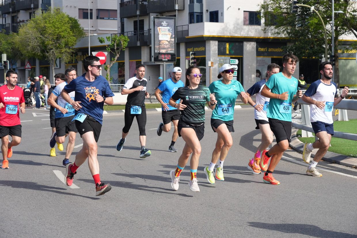 Búscate en las fotos de la Carrera de las Empresas en Castellón