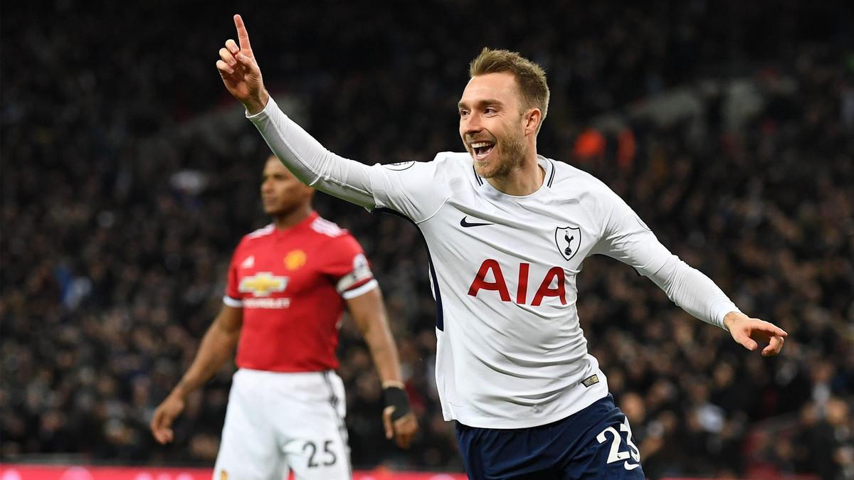 Christian Eriksen celebra luego de anotar contra el Manchester United