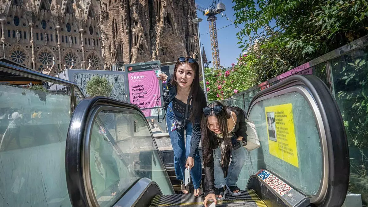 "¿Por qué los hombres no entienden que necesitan mantenerse al margen?" El polémico vídeo de una turista ante la Sagrada Família