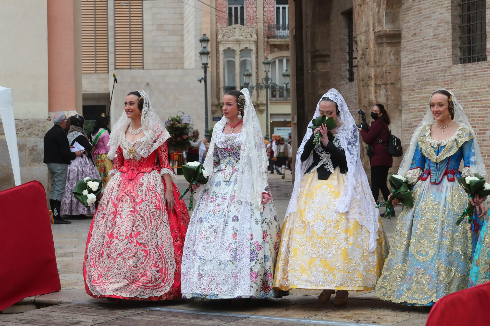Búscate en el primer día de ofrenda por la calle de la Paz (entre las 15:30 a las 17:00 horas)