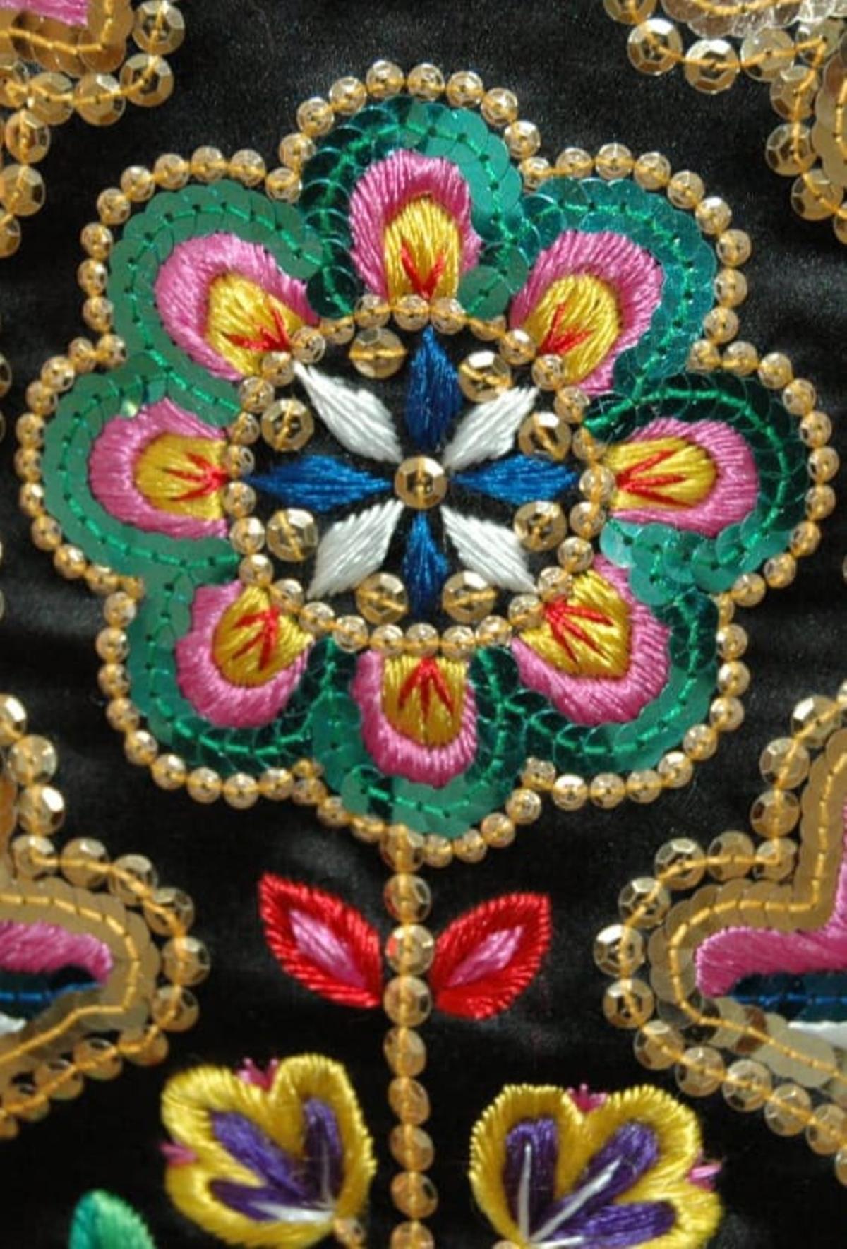 Detalle de bordado carbajalino