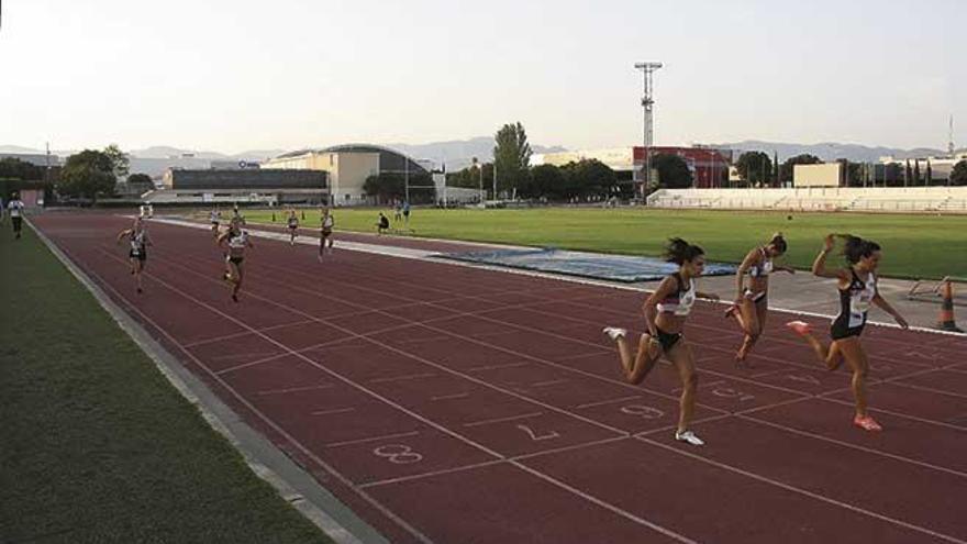 Final de la carrera de 200 metros lisos que ganó Ágata Núñez