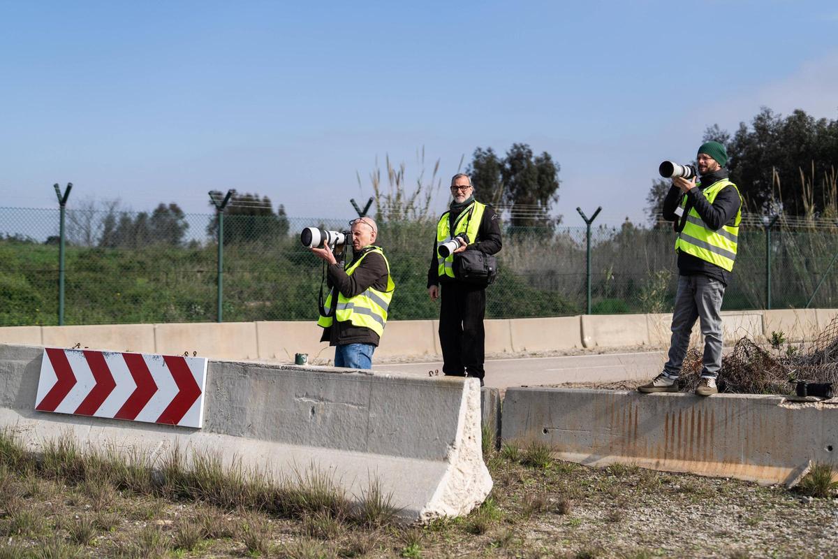 El aeropuerto de Barcelona-El Prat no se espera a la ampliación: renovará el asfalto de la pista del mar, construirá nuevos carriles y modernizará instalaciones.