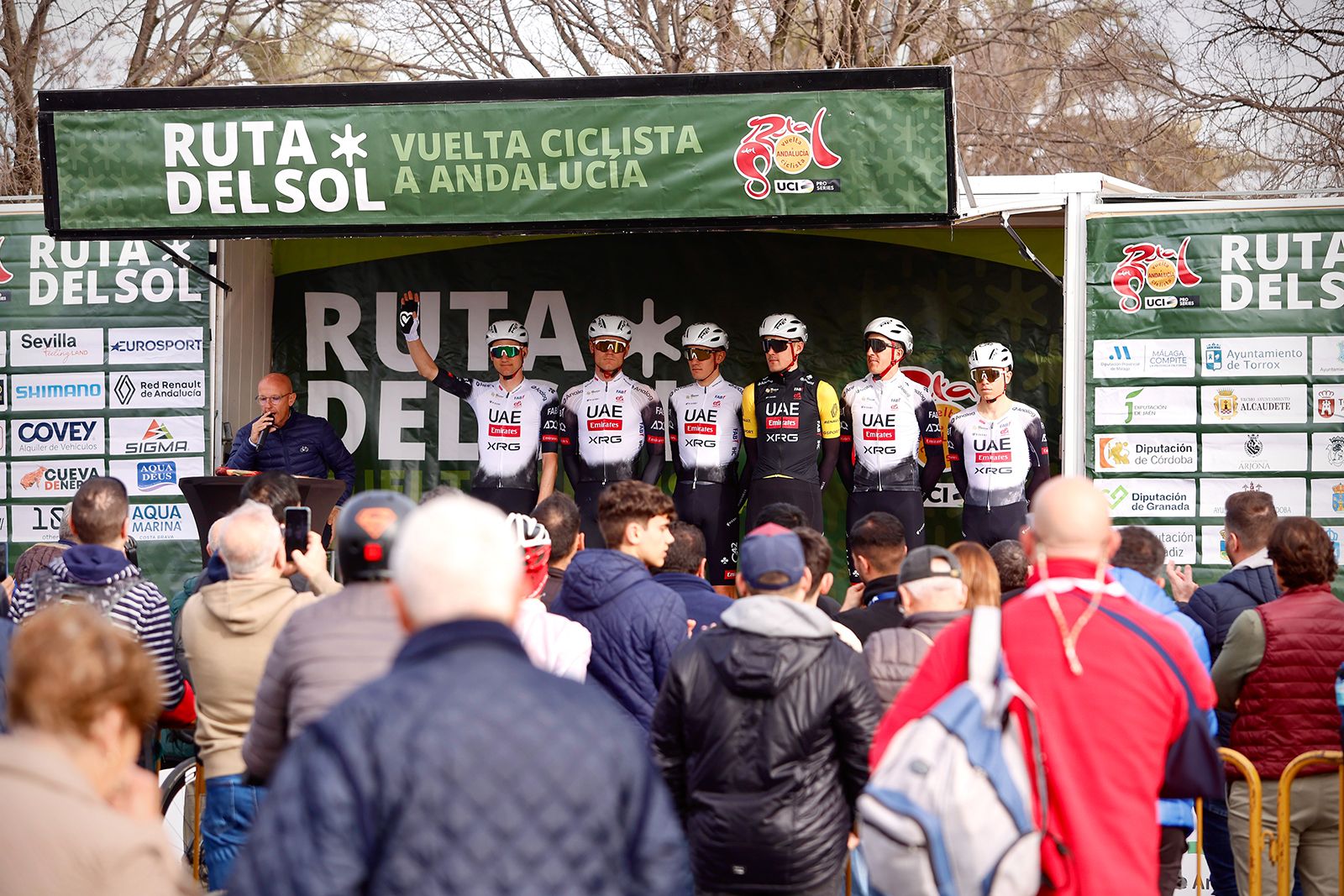 La salida de la etapa de Córdoba de la Vuelta a Andalucía en imágenes