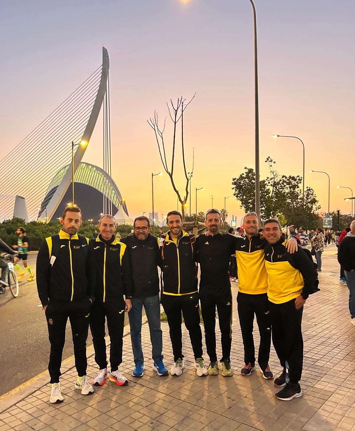 Atletas del CA Safor Teika en la Maratón de Valencia