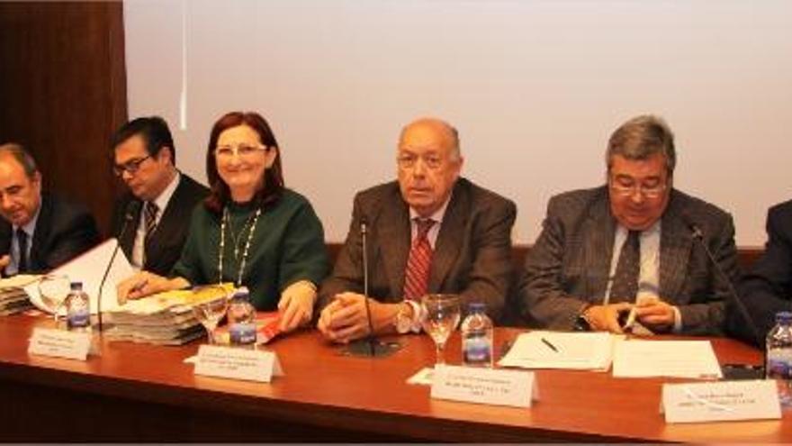 J.Ferrer, T. Estrela, J. Alberto Comos, Mª Angeles Ureña, J. M. Gª de la Cuadra, C. Fernández y P. Marco en el Consejo del Agua.