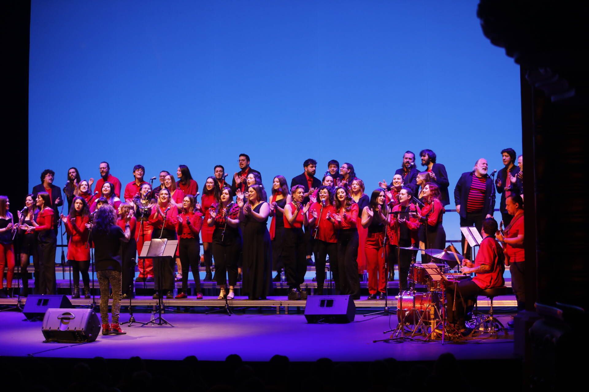 La actuación del Coro Joven de Gijón en el Jovellanos, en imágenes