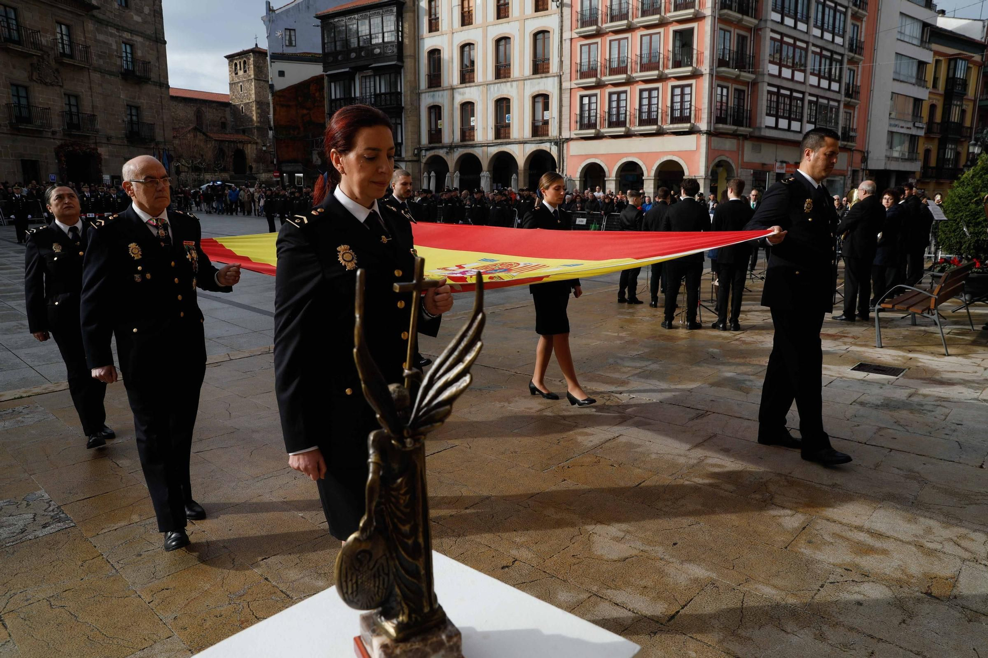 EN IMÁGENES: La Policía Nacional celebra su 200 aniversario en la Plaza de España de Avilés