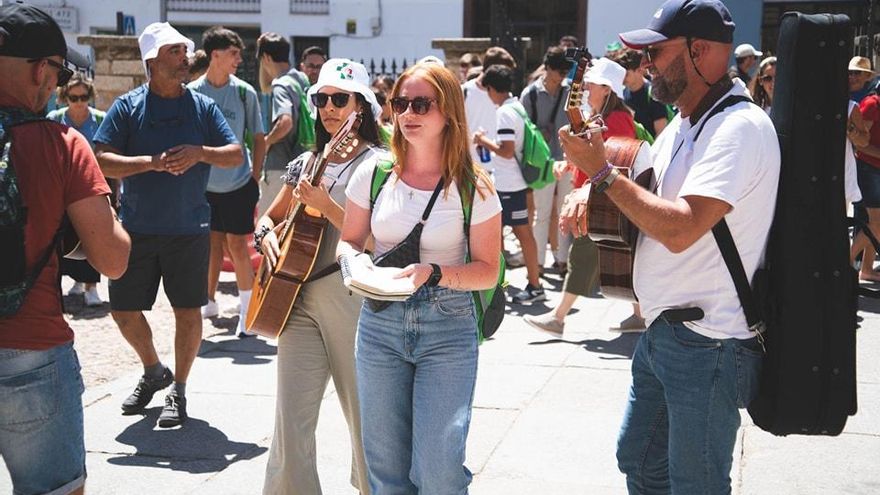 Jóvenes de la JMJ animan las calles de Mérida con sus cánticos