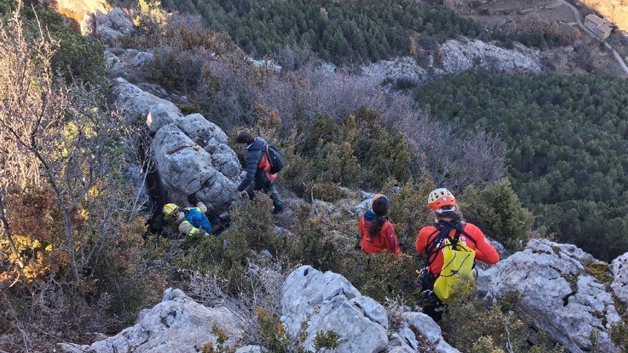 Efectius dels Bombers durant el rescat dels dos excursionistes a Vallcebre