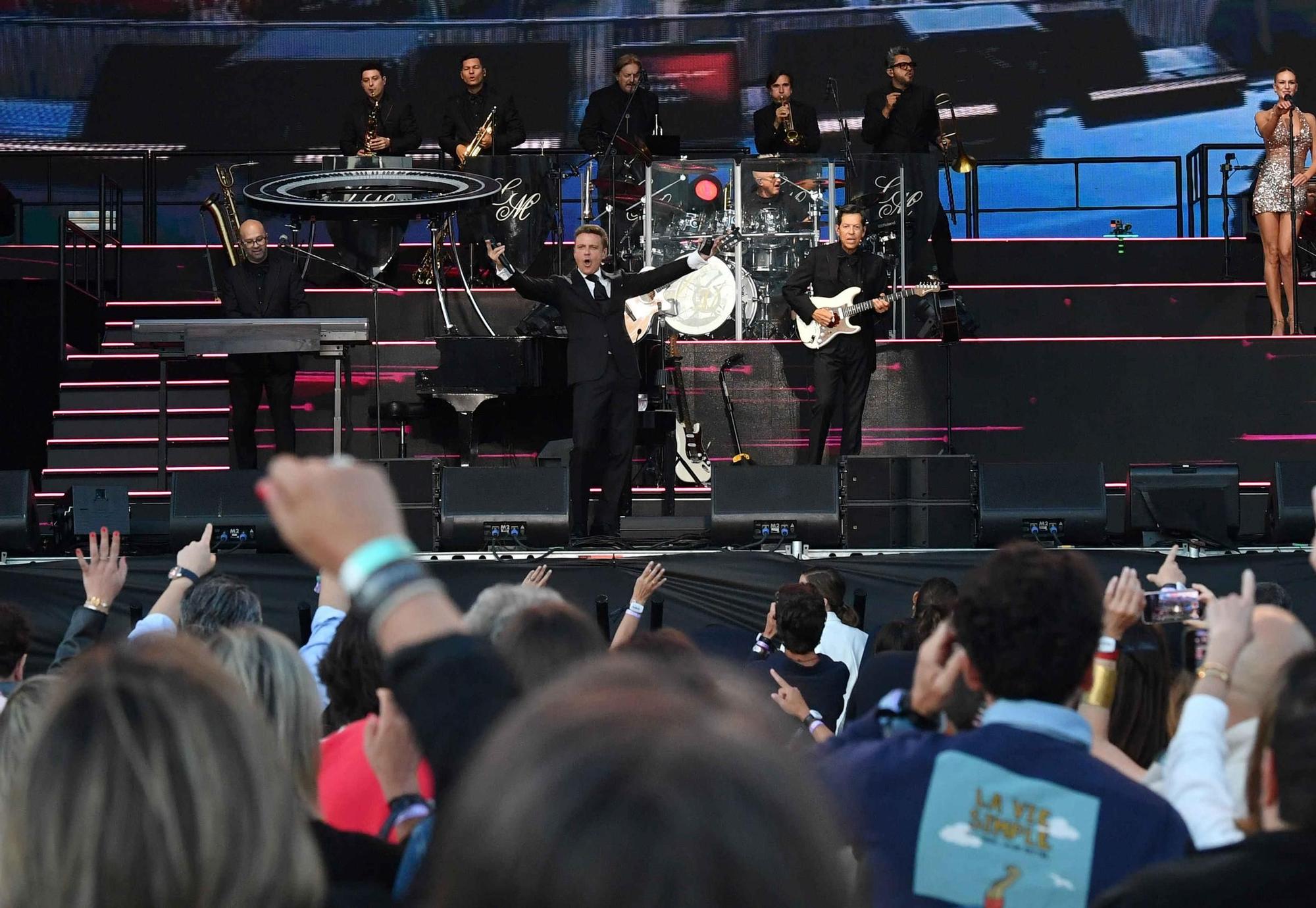 Luis Miguel alarga su leyenda en A Coruña