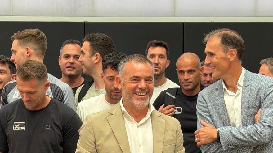 José Díez visita a los árbitros de la Liga Endesa ACB que hacen su pretemporada en València