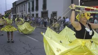 Dollar Selmouni sorprende en las fiestas de Camarzana de Tera tras el desfile de carrozas