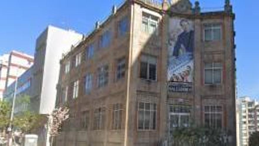 Fachada del colegio Salesianos de Vigo.