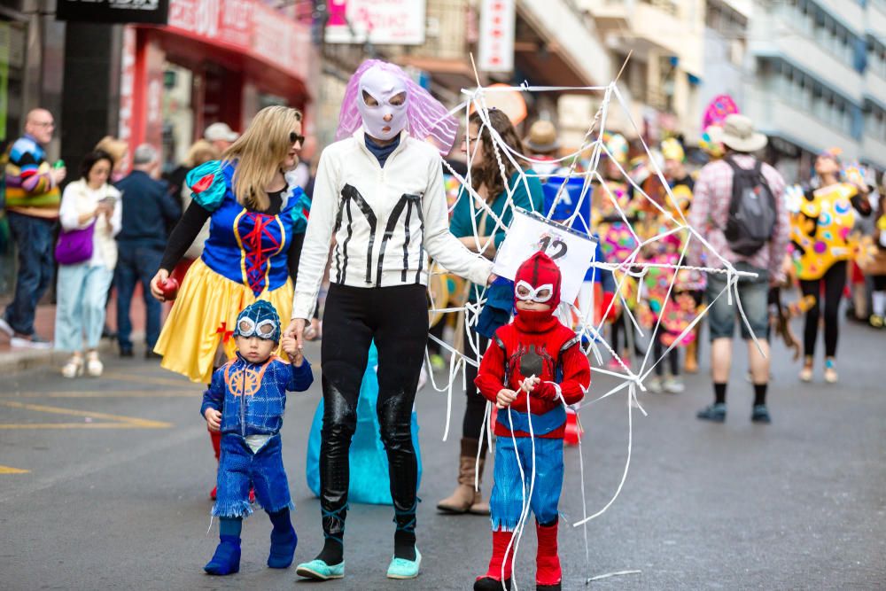 Los más pequeños desfilan en el Carnaval Infantil de Benidorm.