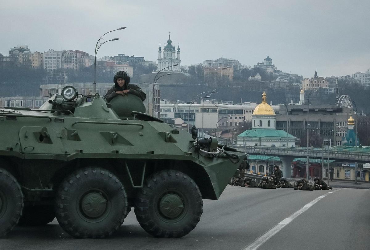 Más tanques rusos en ciudades ucranianas.