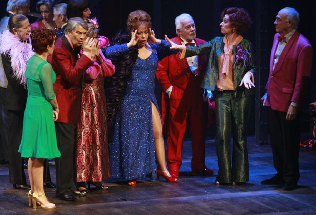 Un moment de la sessió gràfica de dijous de la mítica revista ’Follies’, que es representarà al Teatro Español de Madrid a partir del 23 de febrer. Un moment de la sessió gràfica de dijous de la mítica revista ’Follies’, que es representarà al Teatro Español de Madrid a partir del 23 de febrer.