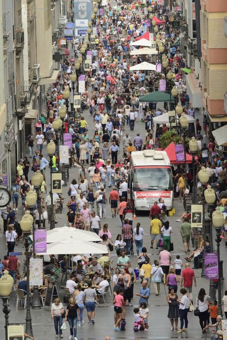 Compras en el domingo abierto de Triana, 3/09/17