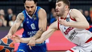 Larkin despertó a tiempo para el Anadolu Efes y se impuso con claridad al Baskonia