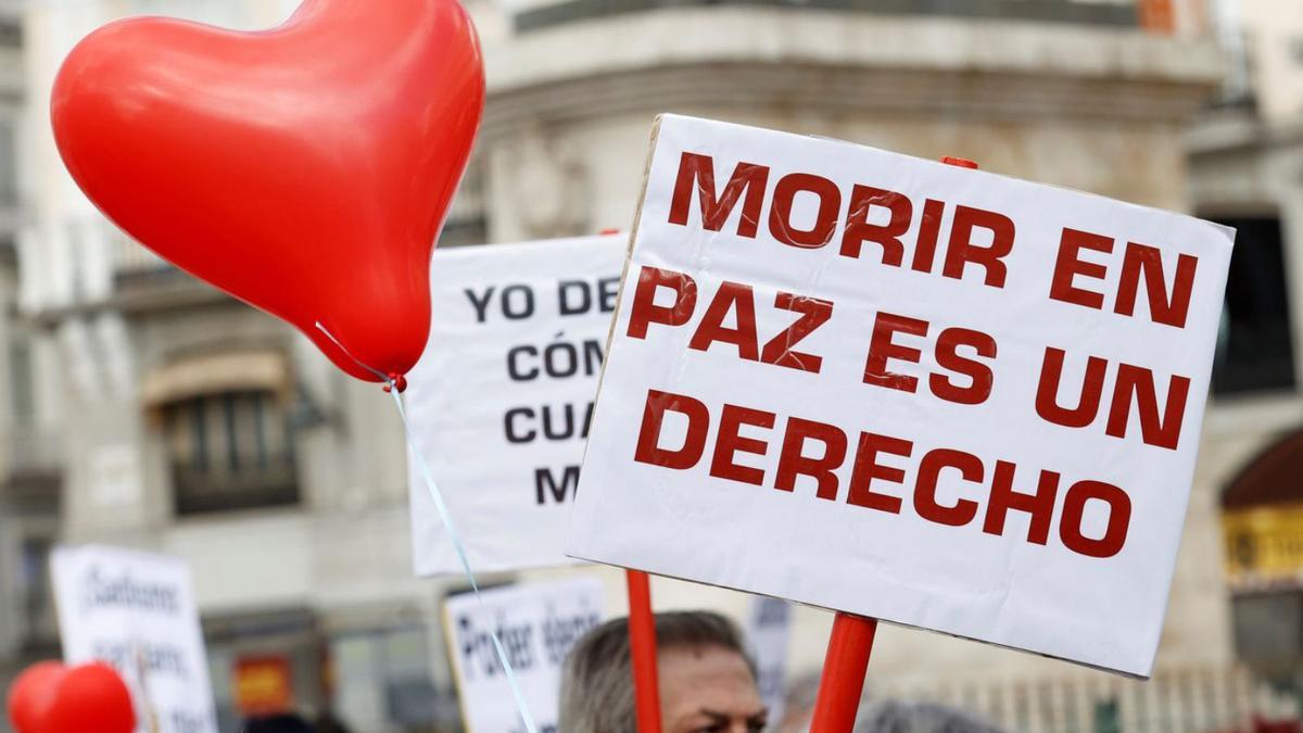 Concentración de la asociación Derecho a Morir Dignamente.
