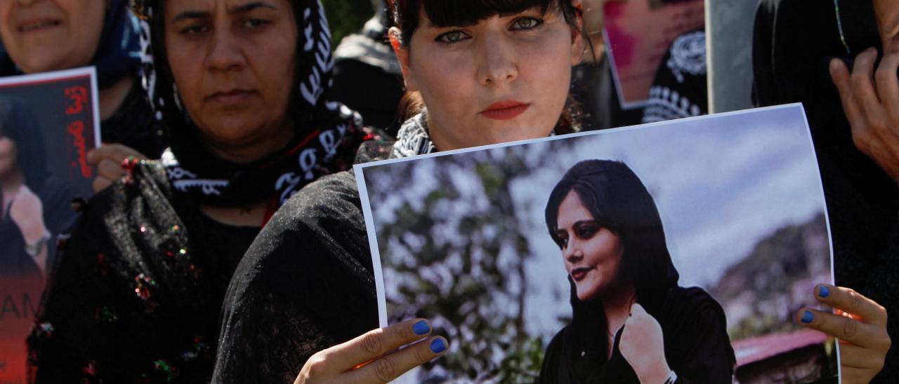 Protest following the death of Mahsa Amini, in front of the United Nations headquarters in Erbil