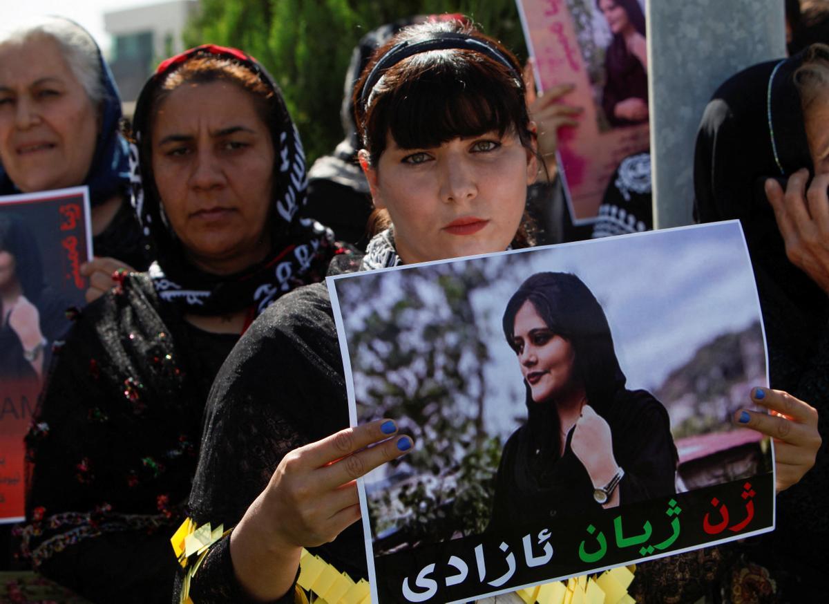 Protest following the death of Mahsa Amini, in front of the United Nations headquarters in Erbil
