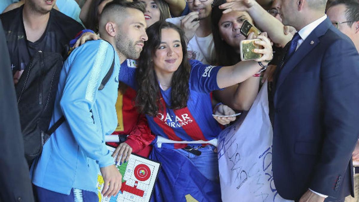 Jordi Alba cambia un parchís por una foto