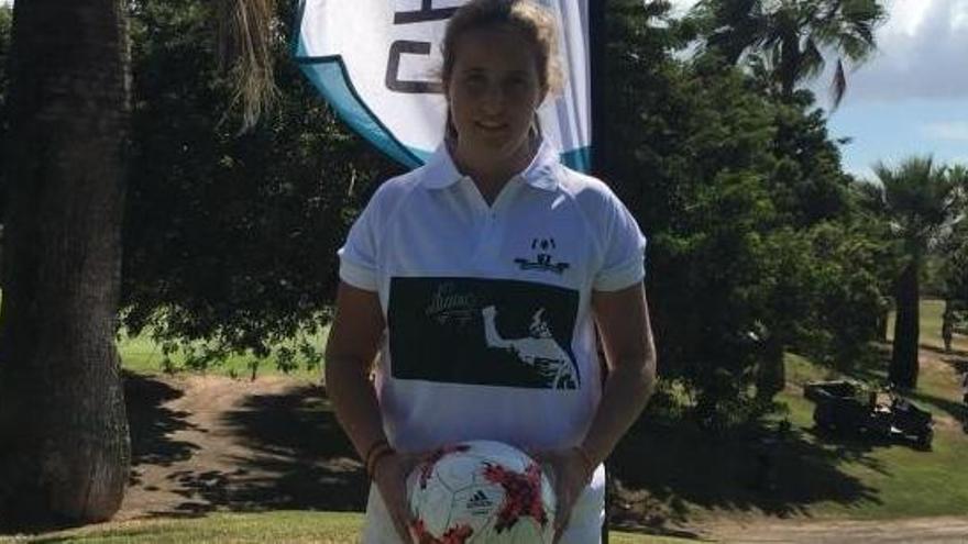 Paula Pedrajas, con la camiseta de la Peña Nino Leyenda