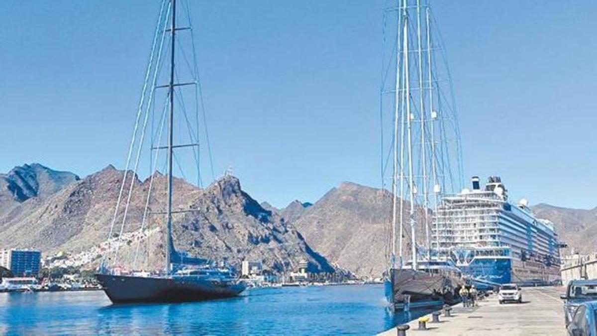 Yates en el Puerto de Santa Cruz de Tenerife.