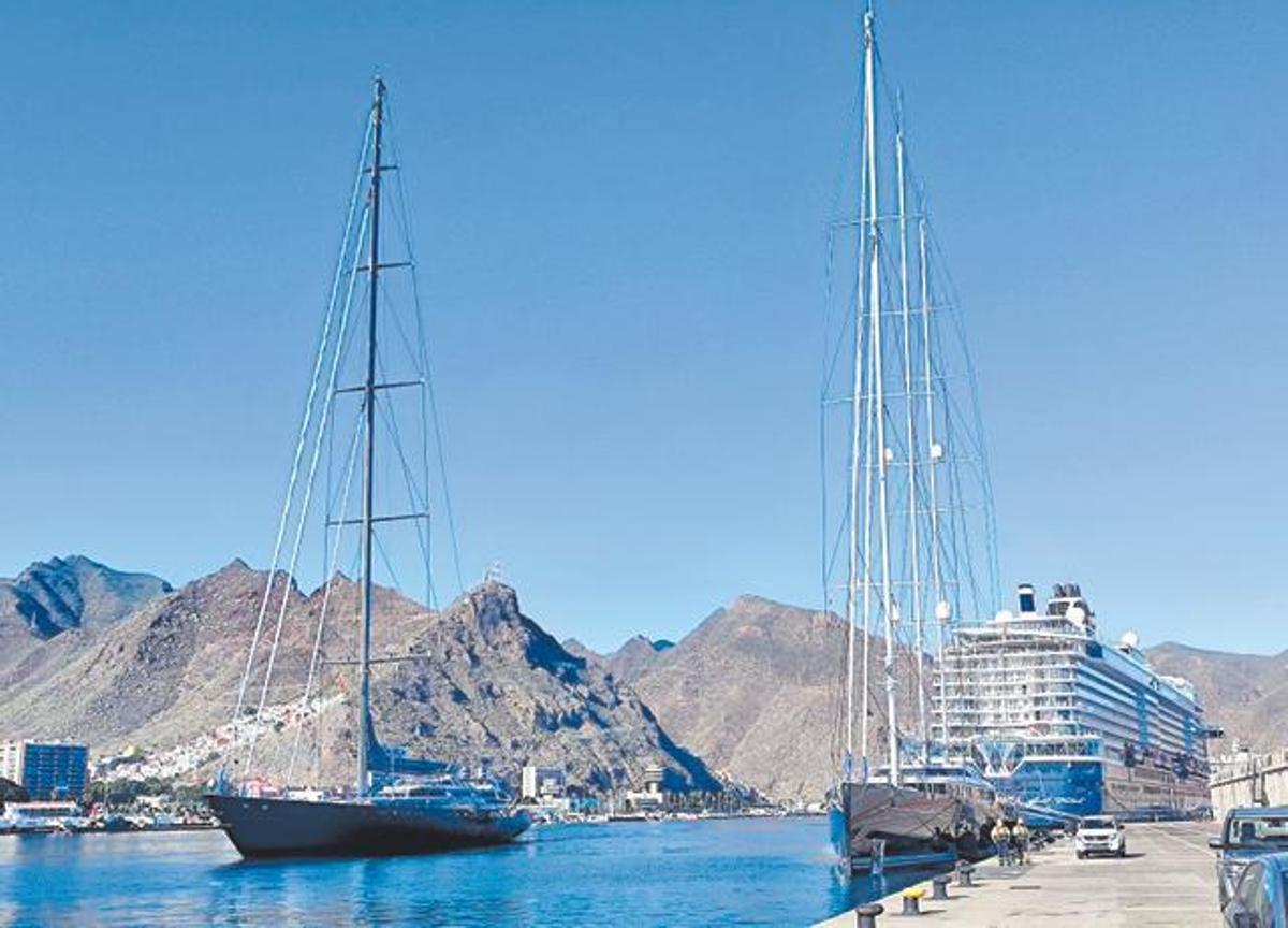 Yates en el Puerto de Santa Cruz de Tenerife.