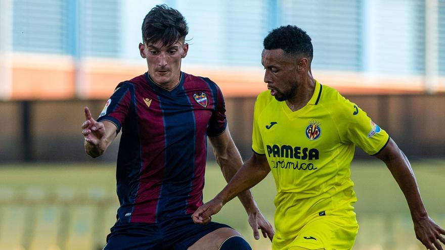 Pepelu y Coquelin durante el partido entre Villarreal y Levante