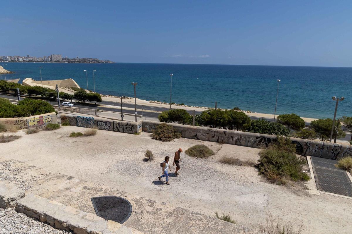 La ONU urge a España una vivienda social para un matrimonio y sus dos hijos que viven en una tienda de campaña en Alicante