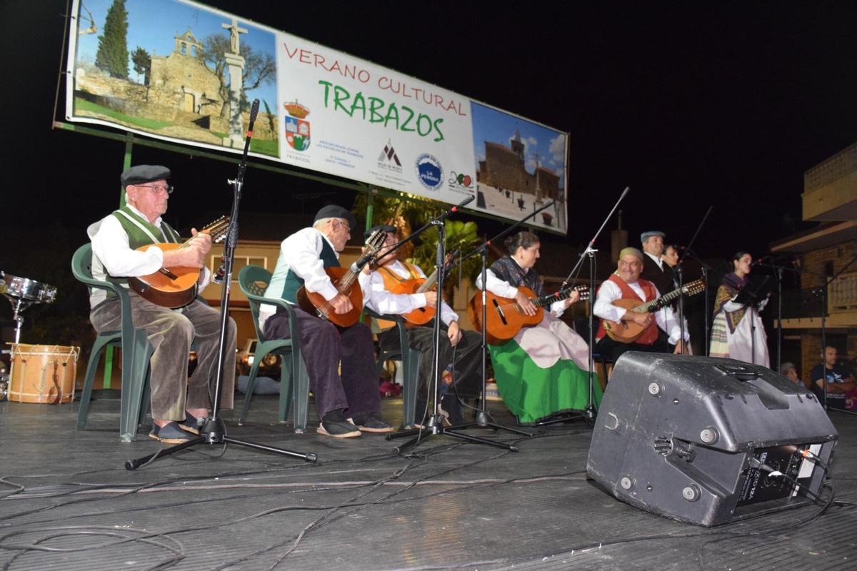 Folclore con acento transfronterizo en el Festival Internacional de de Aulas de Música de Aliste y Tras os Montes Folclore con acento transfronterizo en el Festival Internacional de de Aulas de Música de Aliste y Tras os Montes