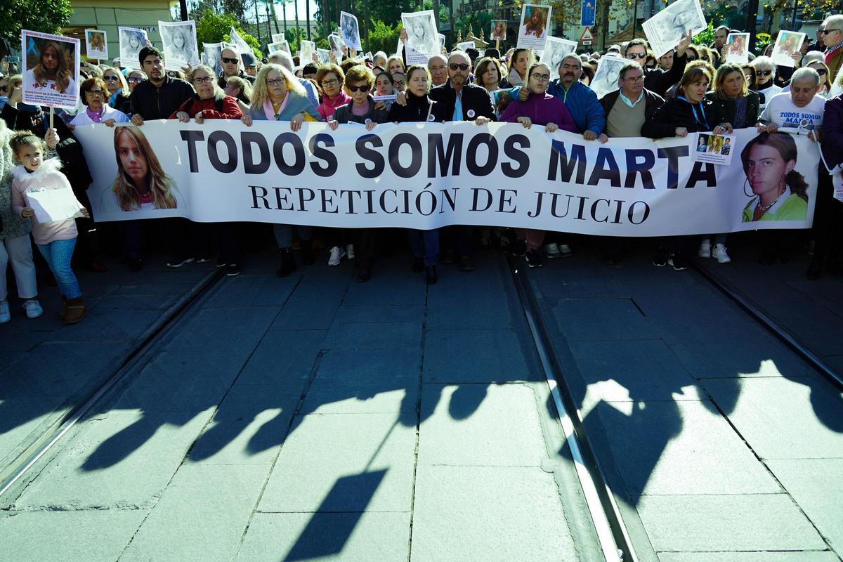 Archivo - Manifestación para exigir la repetición del juicio por el caso Marta del Castillo