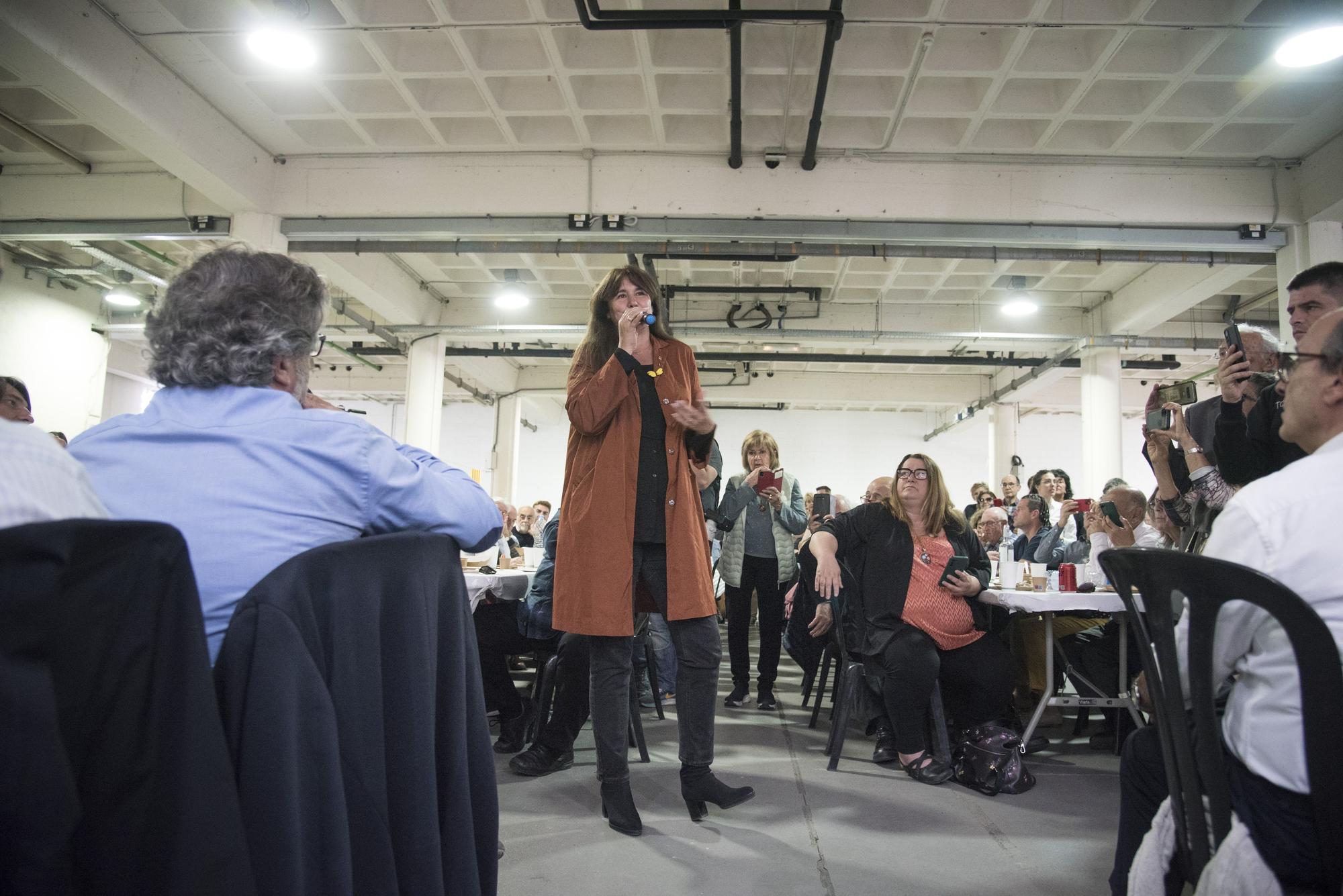 Laura Borràs es estimada en un acte amb els seus afins a Manresa