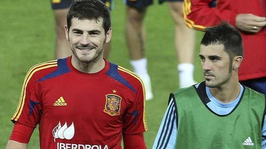 Casillas y Villa, tras un entrenamiento en Tiflis.