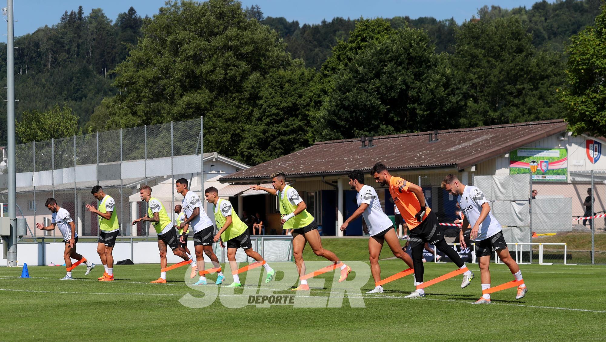 Así ha sido el primer entrenamiento del Valencia CF en tierras suizas