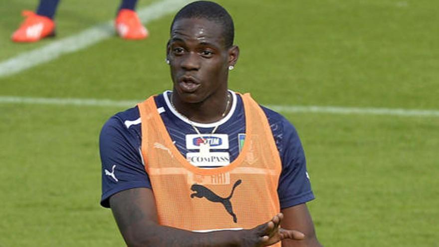 Mario Balotelli en un entrenamiento