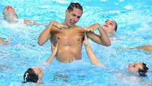 Team Spain competes in the final of the team acrobatic artistic swimming event during the 2025 World Aquatics Championships in Singapore on July 25, 2025. (Photo by François-Xavier MARIT / AFP)