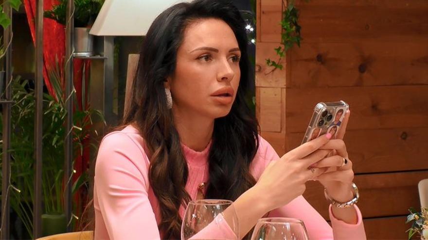 Una ovetense en First Dates ignora a su cita para hablar con su ex: &quot;Estoy comiendo con él pero pienso en ti&quot;