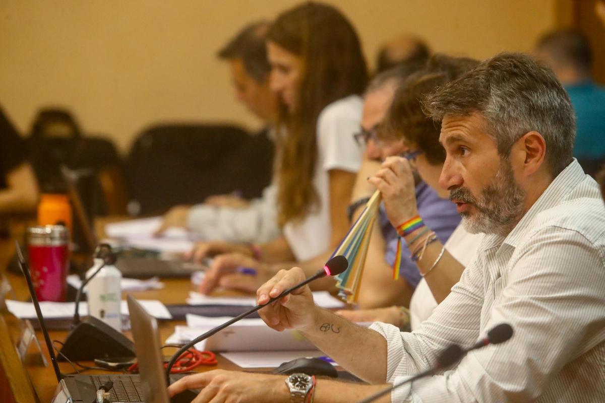 Fajardo califica el pacto por los presupuestos de "compra de voluntades" por parte de Alberto Varela.
