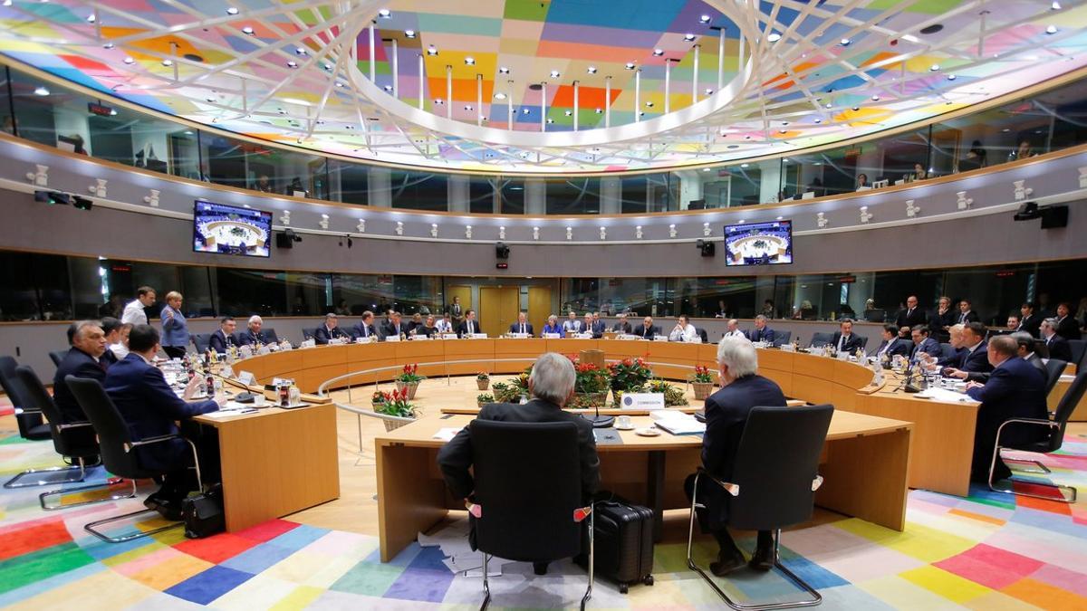 Vista general de la reunión del Consejo Europeo que ha ratificado el acuerdo del 'brexit', este domingo en Bruselas.