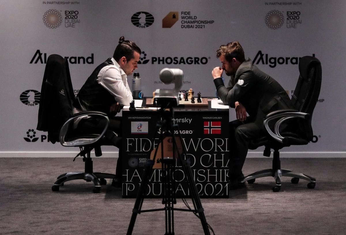 Ian Nepomniachtchi en un momento del duelo ante Carlsen.
