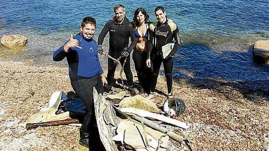 Limpieza de la costa en Cas Català