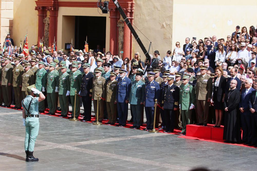 El traslado del Cristo de la Buena Muerte a cargo de la Legión volvió a congregar a numeroso público en la explanada de Santo Domingo