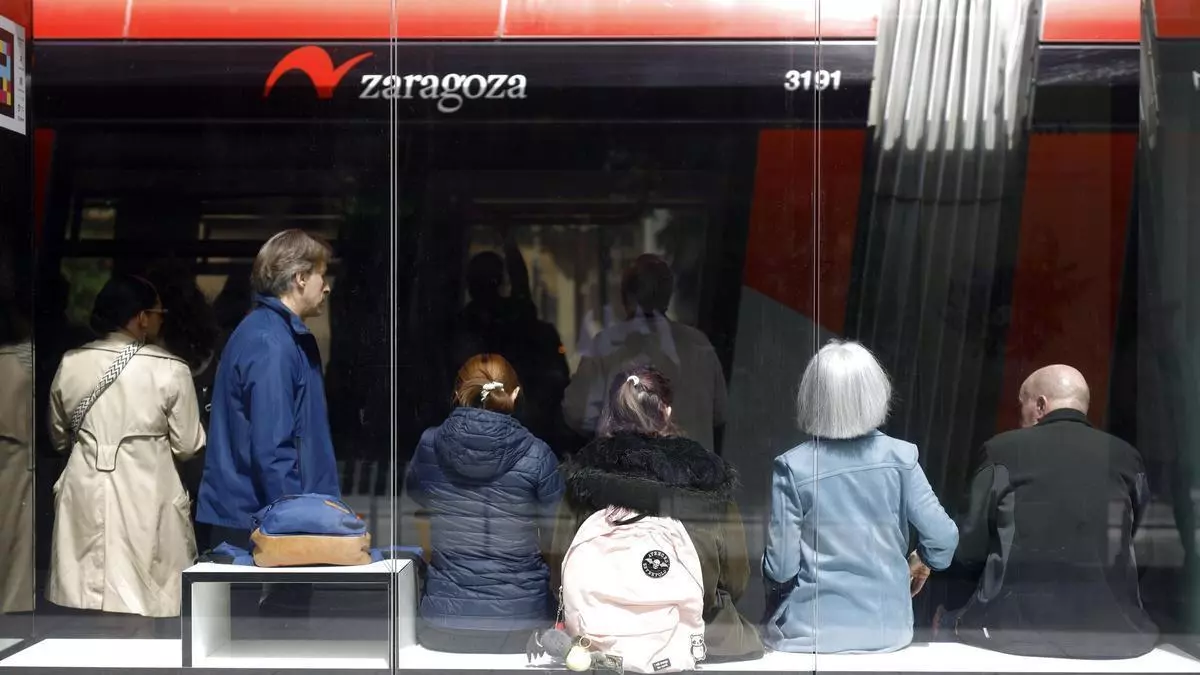 Los vecinos de Delicias, sobre la línea 2 del tranvía: "Queremos que pase por el centro y recorra la avenida Madrid"